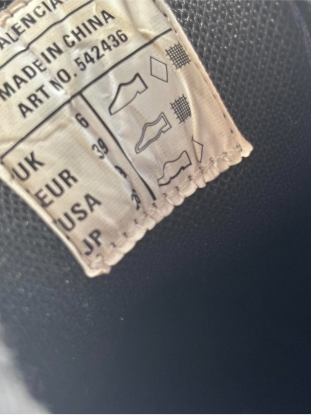 Balenciaga Black Interior Label Sneaker Detail - Picture 3 of 4